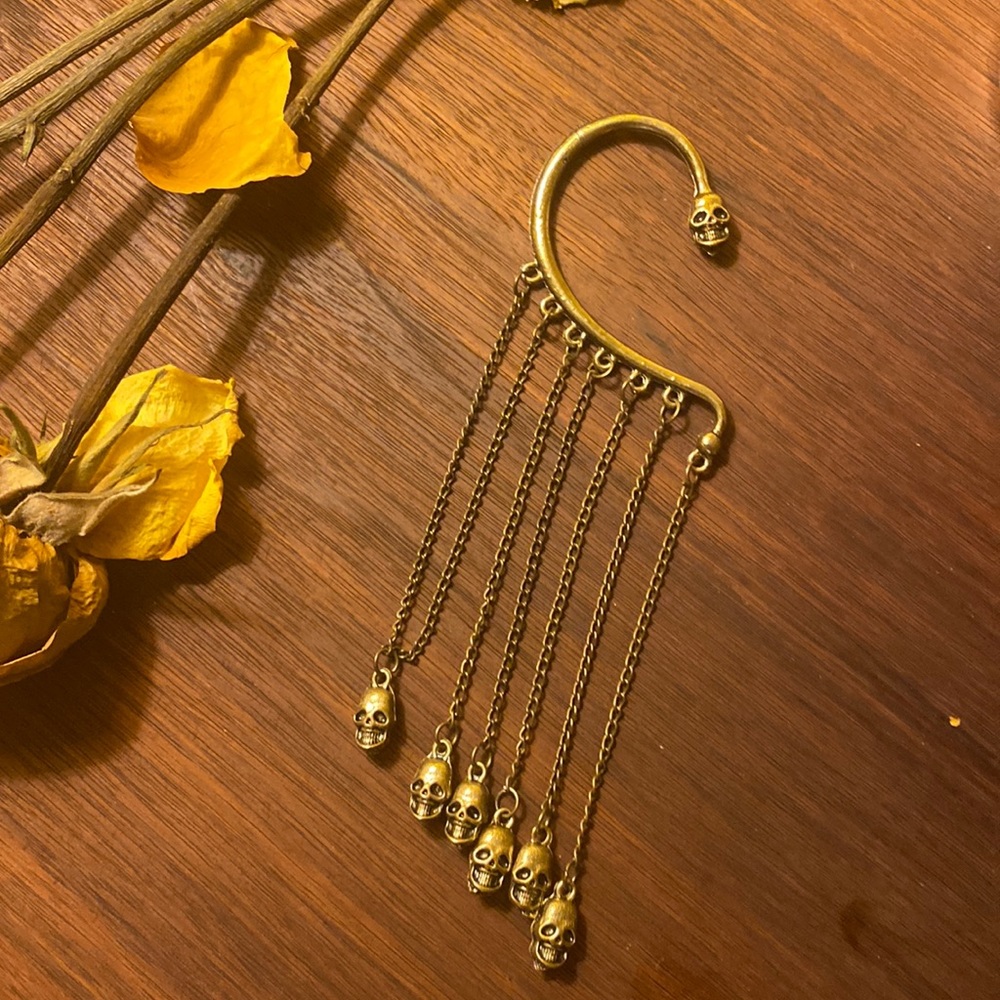 Bronze colored chain ear cuff with skulls